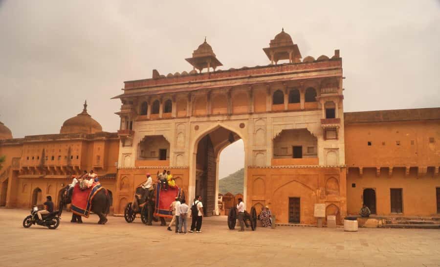 Jaipur: Private PinkCity & Stepwell Heritage Tour with Guide - Price and value: what $2.72 per person really means