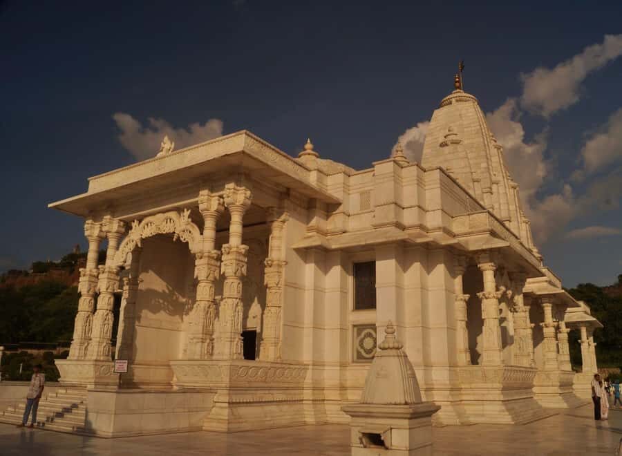 Jaipur: Private PinkCity & Stepwell Heritage Tour with Guide - Jal Mahal, Man Sagar Lake, and the quiet pause in the middle