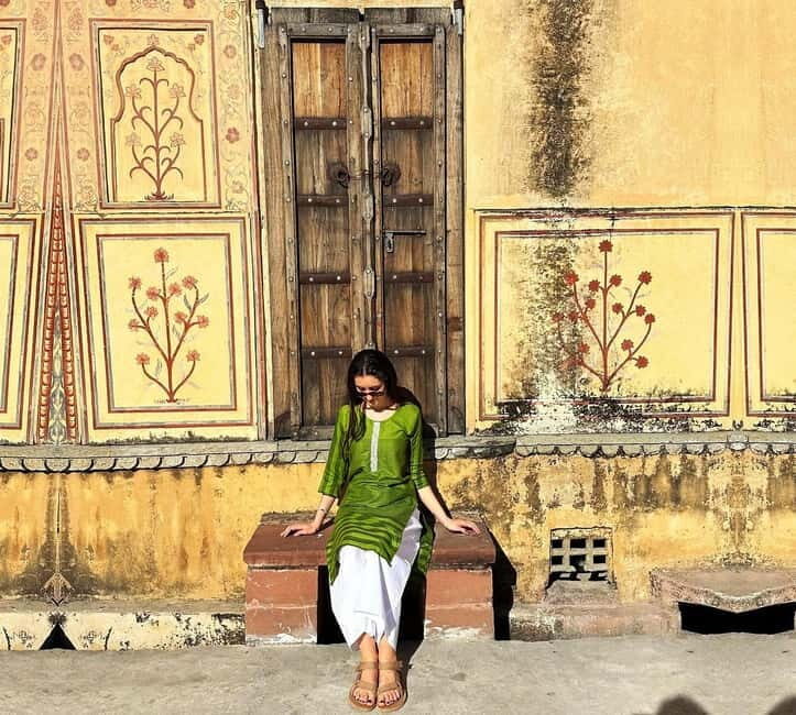 Jaipur: Private Tour for Instagram and Photography Lovers - Local Lunch and Markets: Eating Like a Local Without Losing the Day