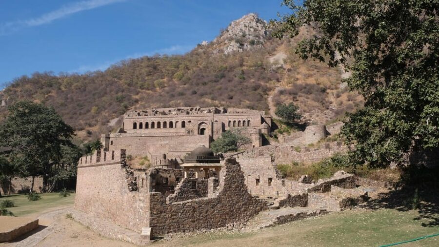 Jaipur: Same-Day Bhangarh Fort & Chand Baori Stepwell Tour - Abhaneri village around the stepwell: small, local, and useful context