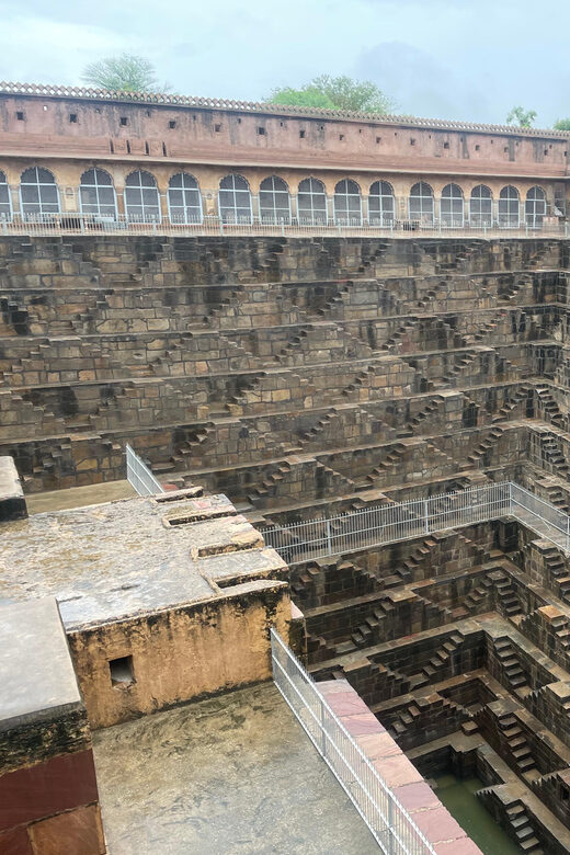 Jaipur: Same-Day Bhangarh Fort & Chand Baori Stepwell Tour - What the guide and driver quality really affects