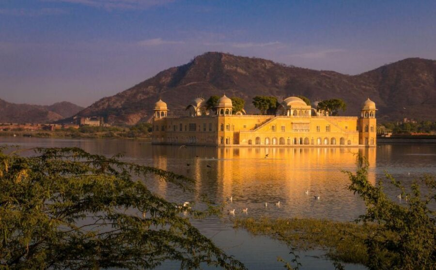 Jaipur Sightseeing by Tuk-Tuk: Temples, Palaces & Markets - Amber Fort: the 16th-century showpiece that deserves your focus