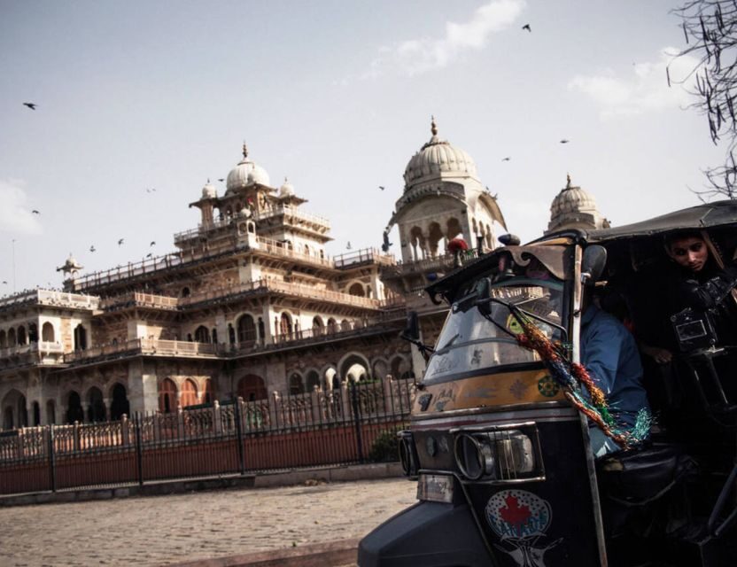Jaipur Sightseeing by Tuk-Tuk: Temples, Palaces & Markets - Jal Mahal by Man Sagar Lake: a calm pause with a short time window