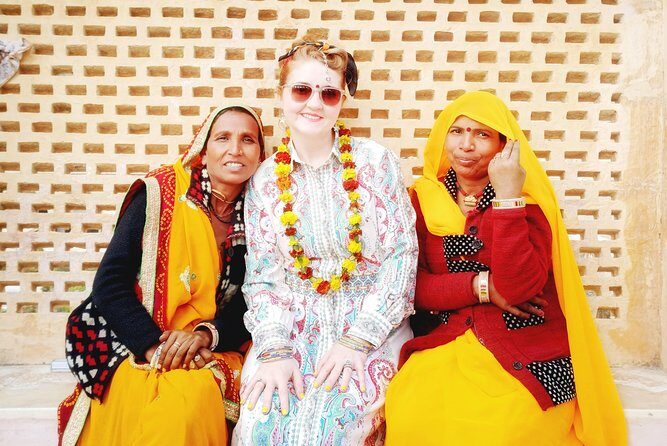 Jaipur Sightseeing & Shopping Tour by Private Car with Guide - Hawa Mahal: 953 Jharokas and a Quick Window Into Rajput Design