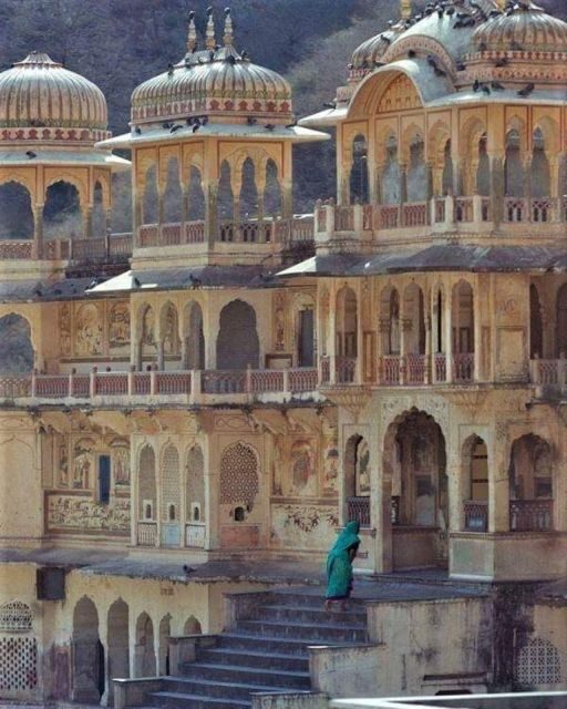Jaipur sightseeing tour with monkey temple (Galta ji temple) - Jal Mahal photo stop: the famous lake palace look