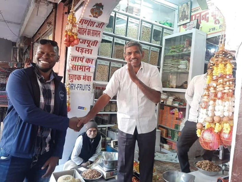 Jaipur: Spice Market and Street Food Walking Tour - Jaipur’s oldest spice market: watch the grinding and learn how spices travel