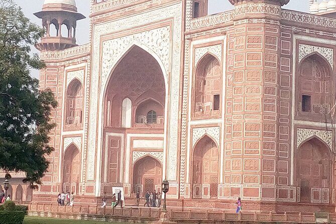 Jaipur to Agra Private Taj Mahal and Fort Tour - Taj Mahal: symbol of love, guided visit, and smart ticket planning