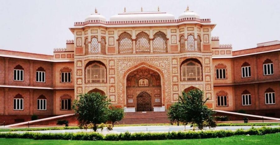 Jaipur Tour ( Pink City ) by Car From Delhi - All Inclusive - Amber Fort: Panoramic Vistas and Rajput Majesty