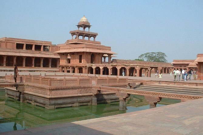 Jaipur transfer from Agra with Taj sunrise and Fatehpur Sikri - Lunch in the middle of the day: what to expect