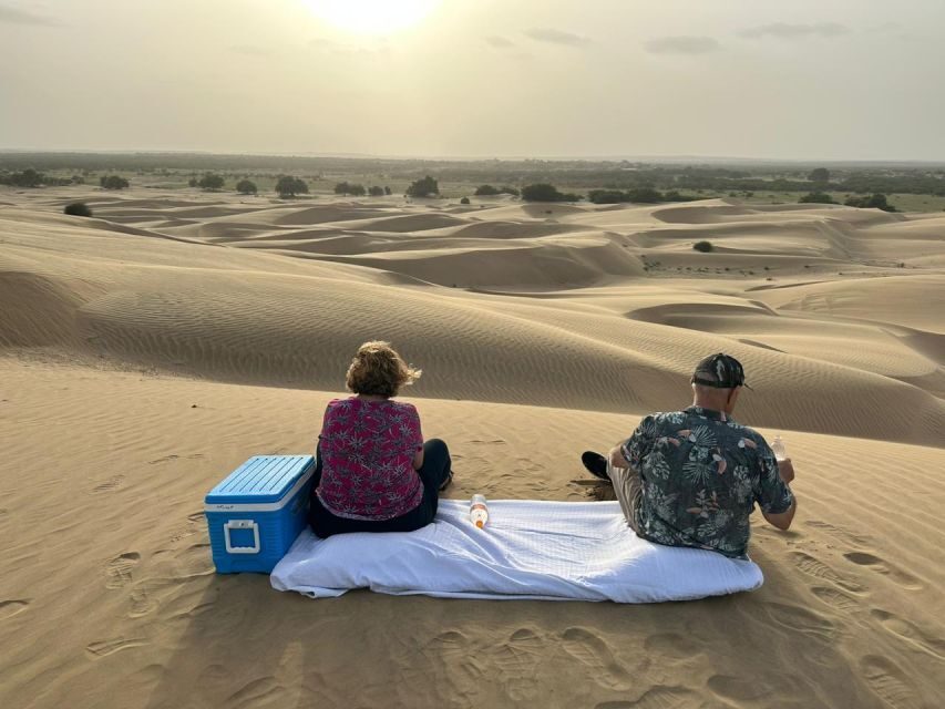 JAISALMER : DESERT EXPERIENCE SLEEPING UNDER THE STAR - Jeep ride out to the dunes: comfortable distance, no fuss