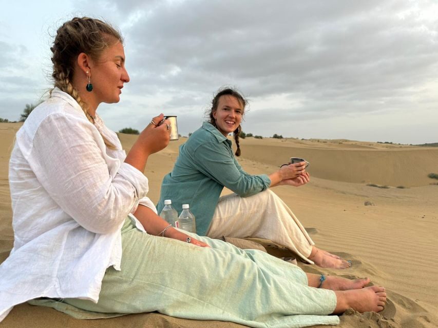 JAISALMER : DESERT EXPERIENCE SLEEPING UNDER THE STAR - Sunset, bonfire dinner, and desert singing: culture with breathing room
