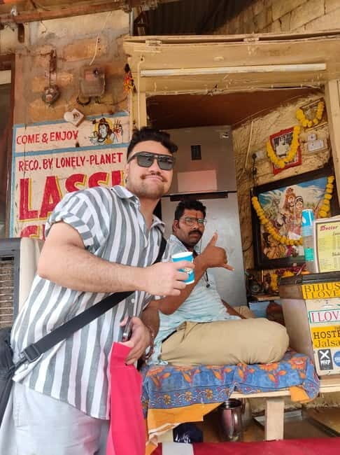Jaisalmer Food Tour: Taste the Flavors of the Golden City! - Indian-Chinese street food and lassi: the flexible flavor curve