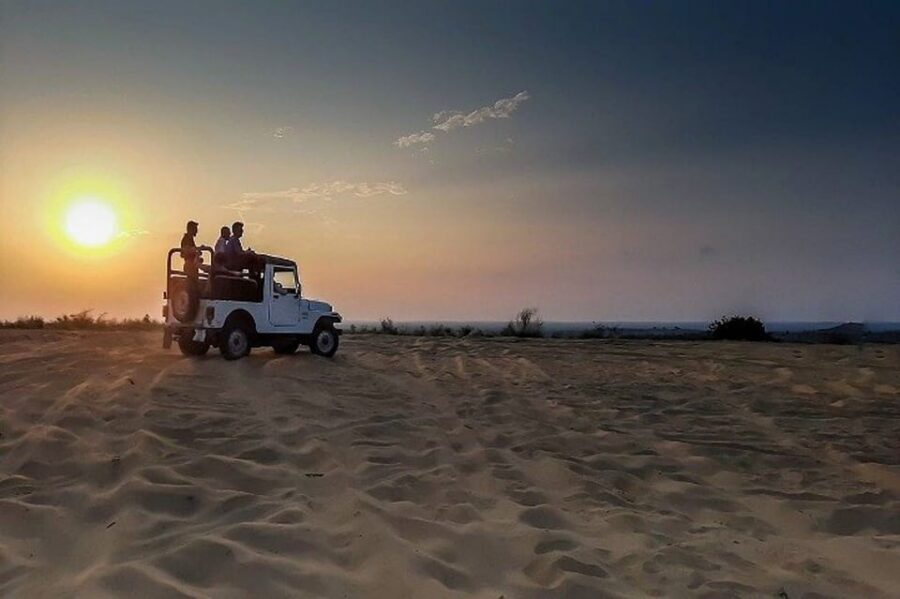 Jaisalmer: Jeep Safari,Camel Ride,Buffet Dinner & Folk Dance - Buffet dinner at the desert camp: included, but manage expectations