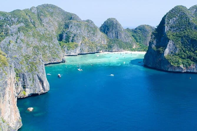 James Bond Island Sunrise Early Bird Tour by Speed Boat - Stop 3: Ko Panyi time in the bay (your chance to slow down)