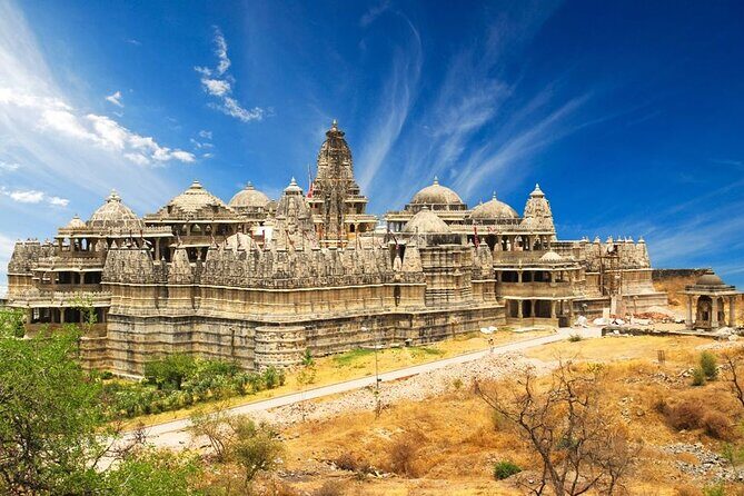 Jodhpur to Udaipur Drop with Stops at Ranakpur and Kumbhalgarh - Door-to-door logistics: how the private car really helps