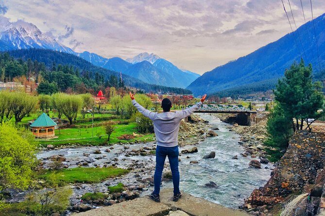 Kashmir - Paradise on Earth (6Days 5 Nights) - Landing in Srinagar and Living the Houseboat Version of Kashmir