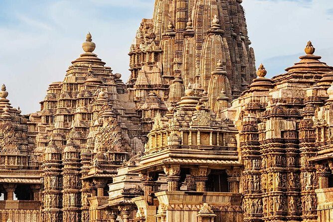 Khajuraho with Land of the Tigers - Panna National Park jeep safari: an early morning wilderness search