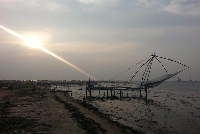 Kochi City Tour - Fort Kochi: Chinese fishing nets, old cemeteries, and early European churches