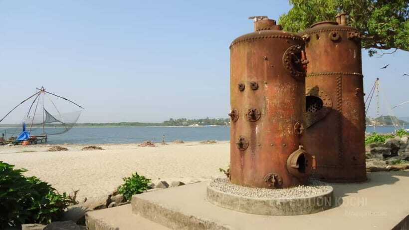 Kochi: Cruise on the Spice and Silk Routes - The harbor glide: Bolgatty, the shipyard, and port life