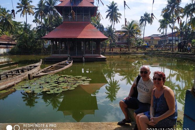 Kochi Private Guided (Taxi car ) Mattancherry with a local and free hotel pickup - Your morning start at Fort Kochi Beach: a handy launch point