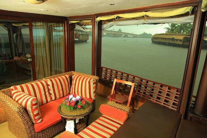 Kochi Private Tour: Overnight Alleppey Backwaters Luxury Houseboat Cruise - Food and drink: what’s included, what to expect