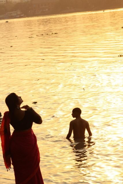 Kolkata: A Sea of Faces and A Thousand Places - The ferry ride on the Ganga: Why this view sticks in your mind