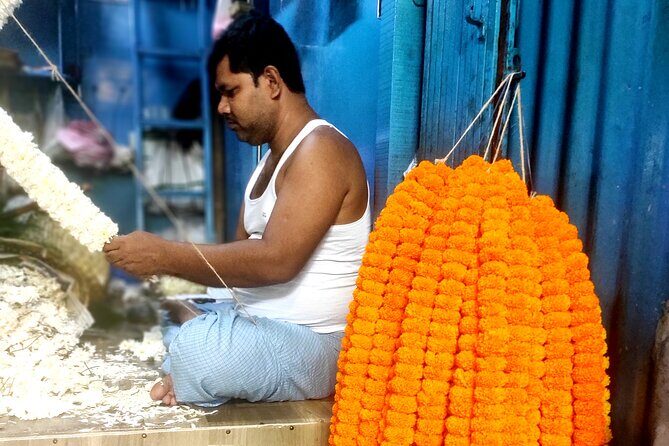 Kolkata Daily - Private Tour with Snacks, Coffee & Bengali Sweets - College Street (Boi Para): bookstore lanes plus an included tea or coffee break