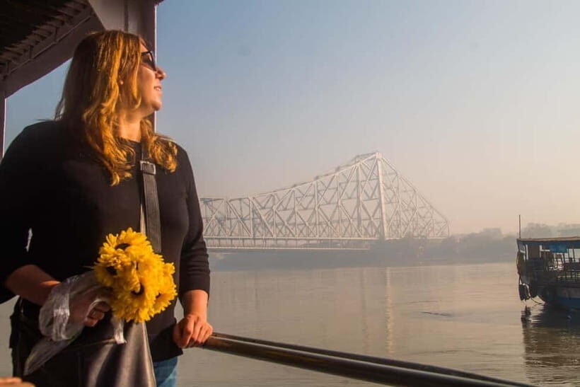 Kolkata: Magic Hour Tour with Breakfast - Magic Hour Starts Fast at Metro INOX
