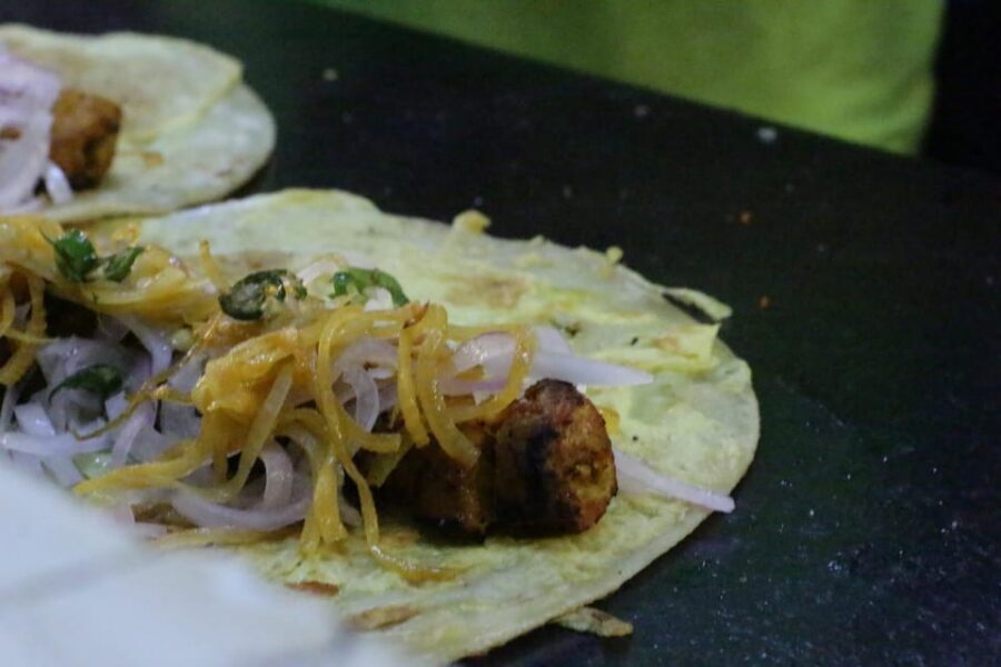 Kolkata Midtown Madness- A Street Food & Nightlife Tour - Guides make or break a night like this