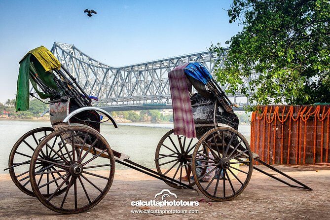 Kolkata's Flower Market - Hooghly's Flower Fest Tour - Howrah Bridge adds a big-picture photo moment