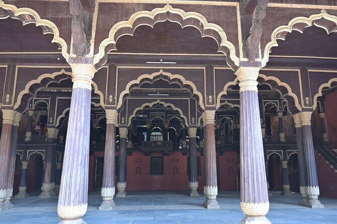 Lalbagh+Bull Temple+Tipu Palace+Market+Lunch=Bangalore City Tour - Tipu Sultan Fort and Palace: Teak Wood Meets 18th-Century Ambition