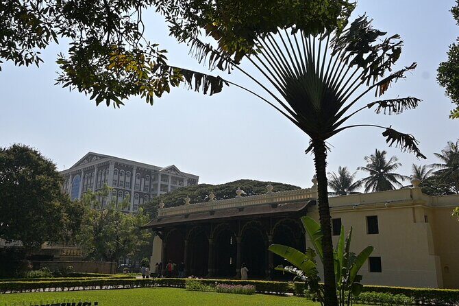 Lalbagh+Bull Temple+Tipu Palace+Market+Lunch=Bangalore City Tour - Vidhana Soudha Facades and Bangalore Palace (Monday Swap Included)