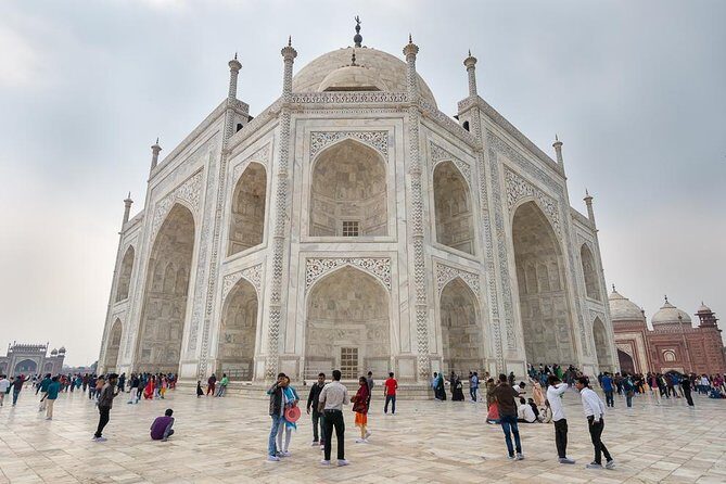 Language Tour Guides - Agra Sadar Bazaar: a one-hour stop that doesn’t feel like a trap