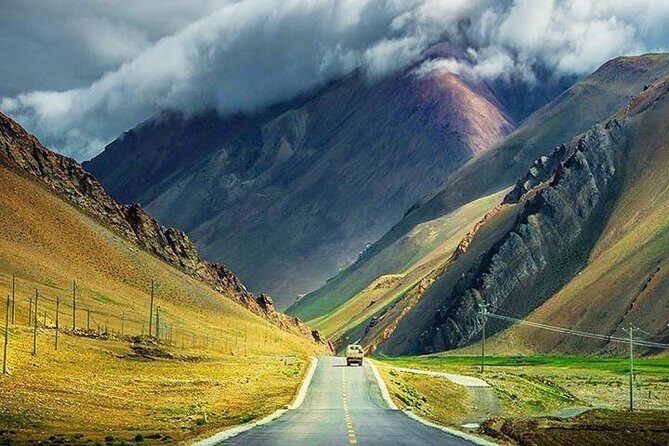 LEH LADAKH TOUR (5 Nights /6 Days) - Pangong Lake via Changla Pass: The long drive that sets the mood