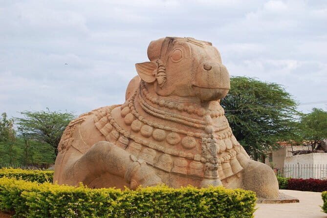 Lepakshi Temple Day Tour from Bangalore - Lepakshi Temple complex: Veerabhadra and the mandapas you’ll actually notice
