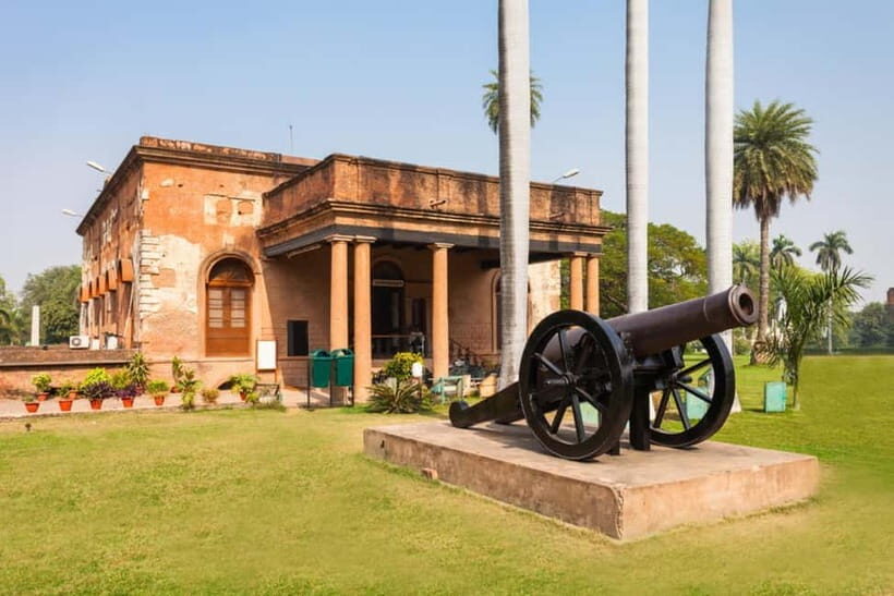 Lucknow Colonial Heritage Walk: Guided Tour by Foot - Hazratganj Market: Mughal Grace and British Refinement in One Walking Loop