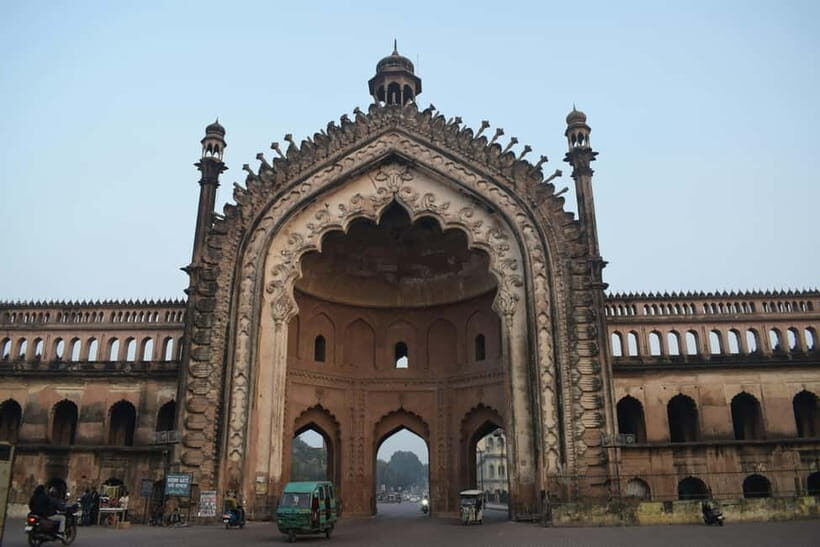Lucknow: Private Day Tour with Lunch and Hotel Pickup - Bara Imambara: the grand center hall and the Bhul Bhulaiya feel