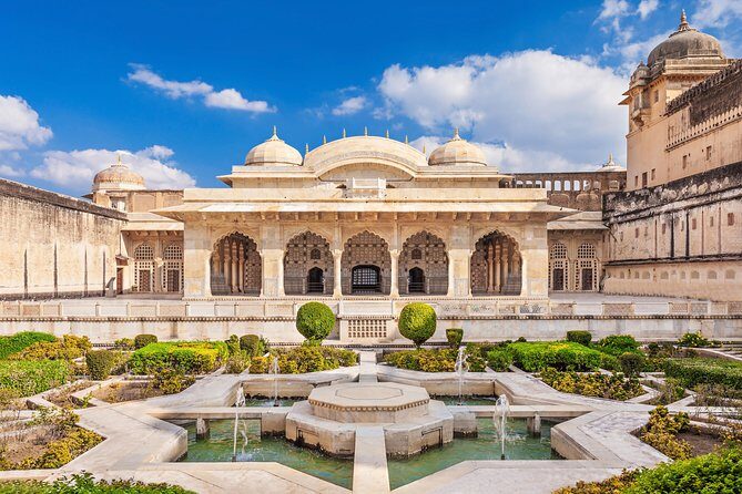 Luxury Golden Triangle with Udaipur - Udaipur City Palace and Bagore-ki-Haveli: Sights by Day, Music by Night