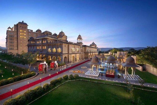 Luxury Golden Triangle with Udaipur - Old Delhi by Rickshaw: Jama Masjid, Chandni Chowk, and Qutub Minar