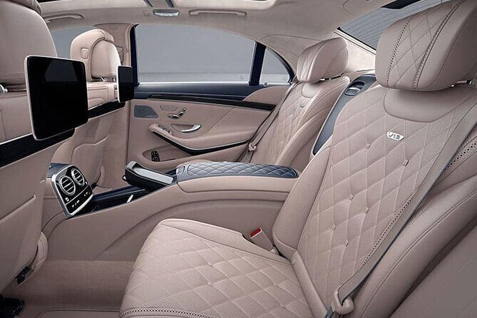 Luxury Taj Mahal Tour by Mercedes - BMW - Audi - Luxury Car Comfort on the Delhi-to-Agra Run