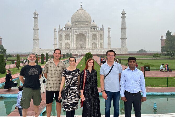 Luxury Taj Mahal Tour by Mercedes - BMW - Audi - Taj Mahal Touring: From Parking to the Main Entrance