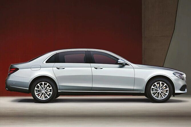 Luxury Taj Mahal Tour by Mercedes - BMW - Audi - Getting the Right Light at the Taj Mahal