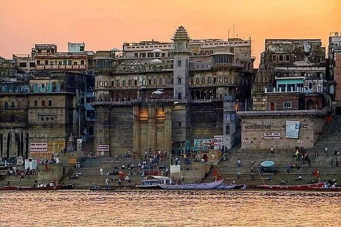 Maha Kumbh Mela 2025 budget tour package - Hanuman temple, Akshya vat, and the afternoon Akharas visit