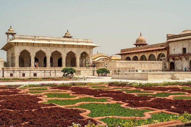 Majestic Golden Triangle With Varanasi - Agra with Mughal detours: Taj Mahal and more than one red-stone stop