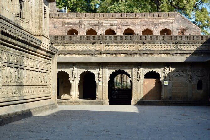 Mandu & Maheshwar Private Day Tour from Indore with Entrances - Ship Palace (Jahaz Mahal): the most impressive architecture moment
