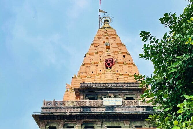 Mandu & Maheshwar Private Day Tour from Indore with Entrances - Maheshwar Fort (Queen’s Fort): river-banks, corridors, and fort views