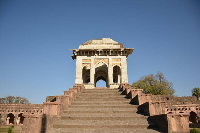 Mandu & Maheshwar Private Day Tour from Indore with Entrances - Rani Roopmati Pavilion: romance, views, and a quick stop