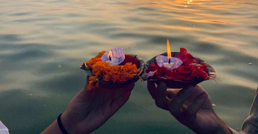 Marigold Boat trip to feel Kashi - Getting on the water: sunrise mood, fog, and a steady guide