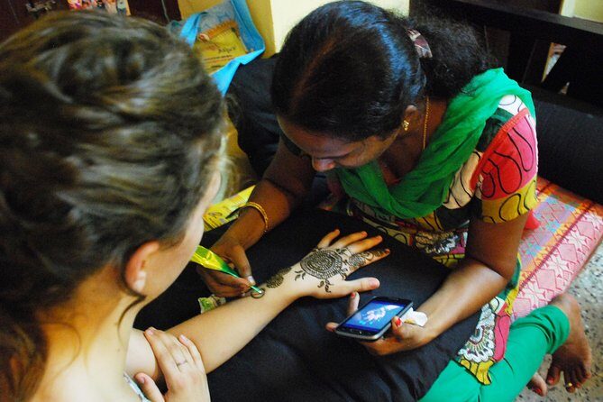 Mehendi Art Class in Pondicherry - White Town at 3:00 pm: a calm, creative stop