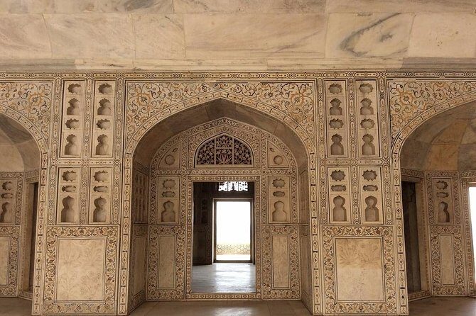 Mixed India Tour that Show Different Taste, Culture, Food, Heritage and wildlife - Entering Delhi’s Classics: Qutab Minar to Birla Temple and Beyond